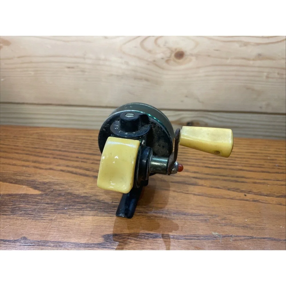 Vintage Johnson Century Model 100B Fishing Reel Made In USA